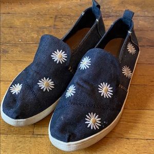 Denim Daisy Tom’s